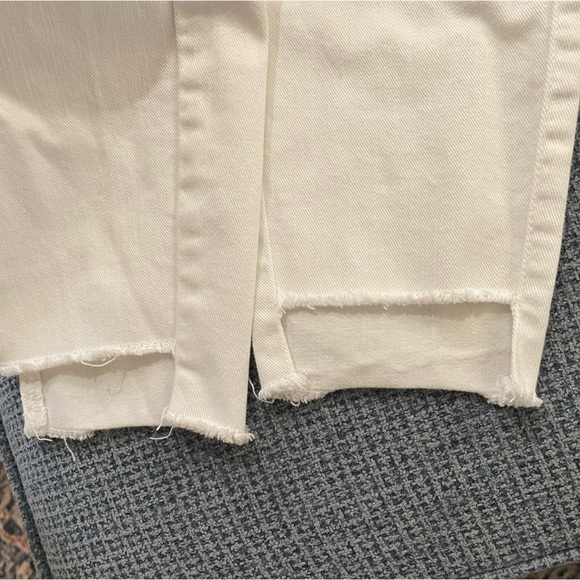 Vineyard Vines White Stepped Hemmed Jeans - Picture 6 of 8